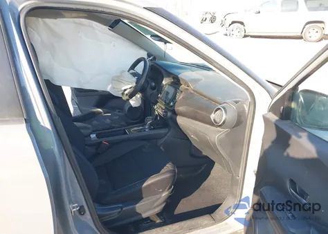 2021 Nissan Kicks Sv Xtronic Cvt z USA, uszkodzony, nr VIN 3N1CP5CV3ML498669